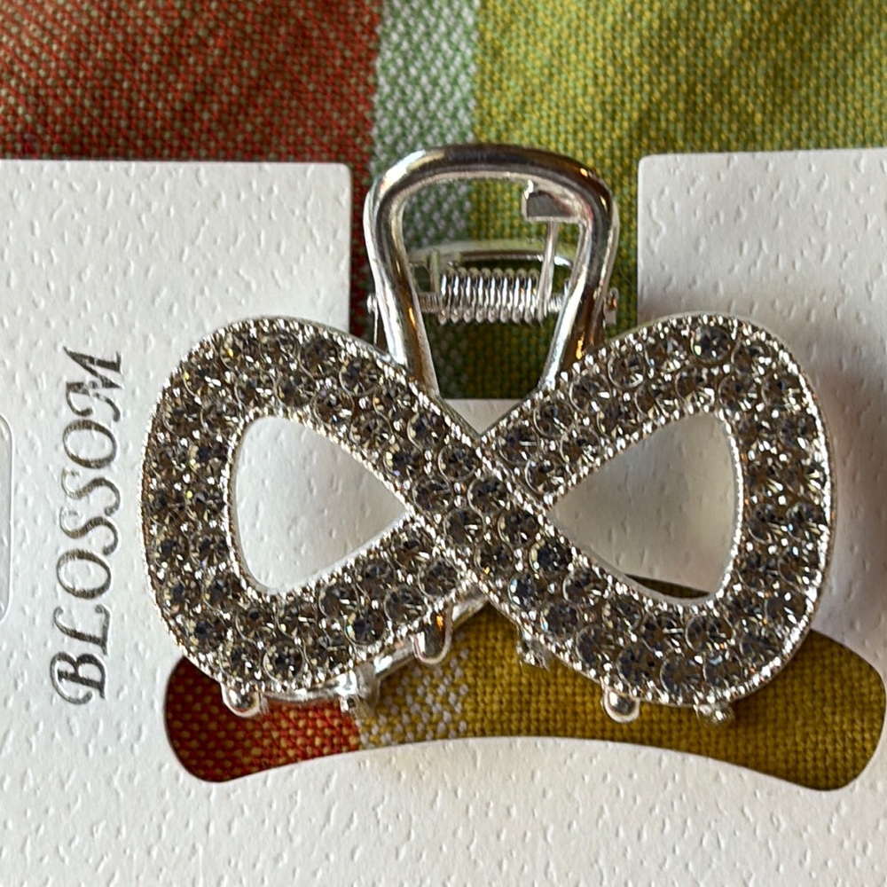 🩶 Silver Infinity Hair Clip 🩶   NWT 🩶